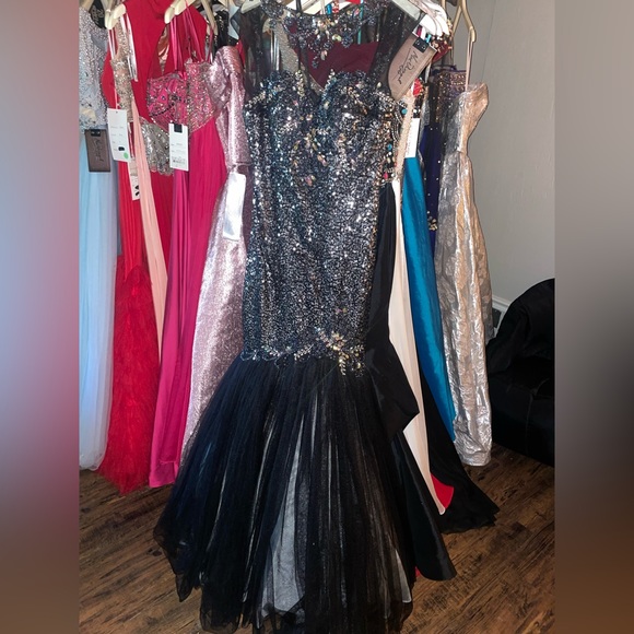 Pageant/Homecoming/Prom - Picture 15 of 16